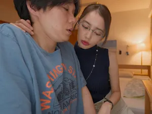 Cậu con trai phát hiện bố vụng trộm với cô gia sư của mình
