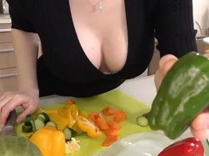 Xin chị kế dạy "yêu"