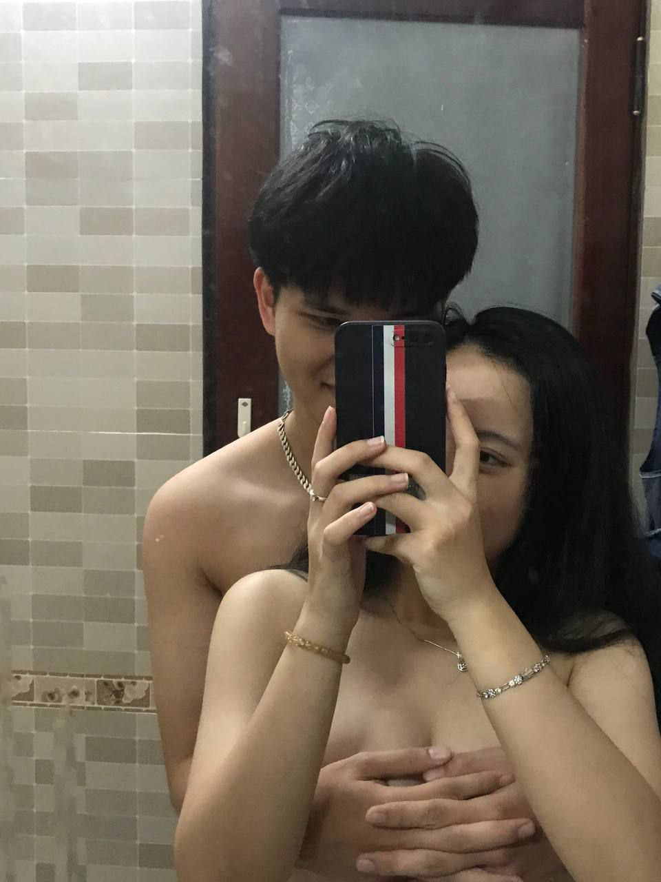 Tôi đã hẹn gặp một cô gái kiêu ngạo, người đã bị ép và quan hệ trong 40 phút